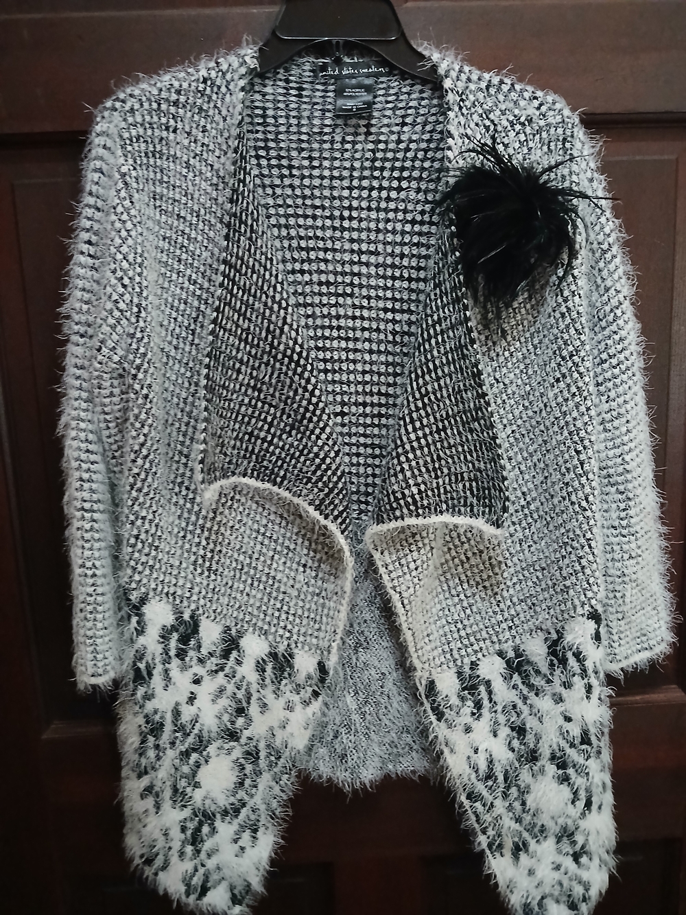 united states sweaters Black & White Textured Open-Front Cardigan with Brooch S